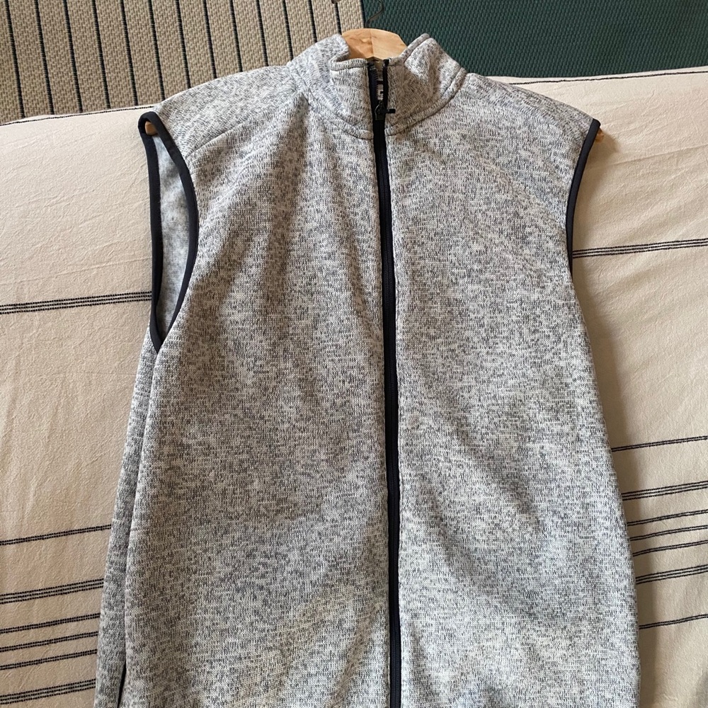 Sweater Knit Fleece Golf Vest (medium)